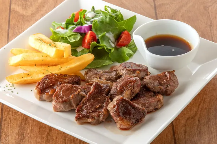 shop/3NPfQlmteL38/descriptions/LSJDGvHpvNFrDwGo_6牛ヒレ肉のカットステーキ.jpg